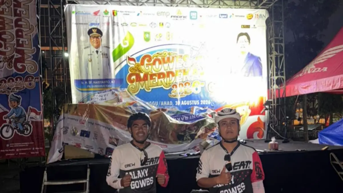 Ket foto: Dua Goweser Galaxy Raul (kiri) dan Didi (kanan) dari Lubuk Basung Sumatera Barat saat tiba di Pekanbaru.(RIAUPOS.CO)