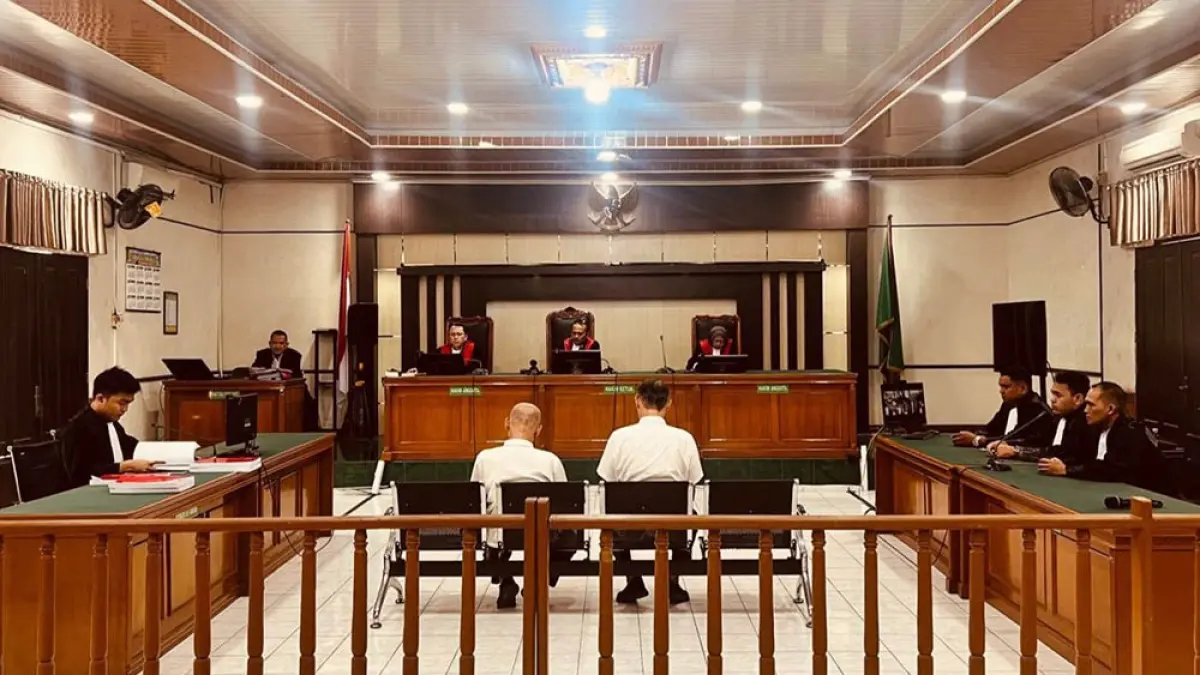 Dua terdakwa perkara korupsi PMKS Bengkalis menghadapi sidang tuntutan di Pengadilan Tipikor Pekanbaru, Senin (31/8/2026). (Hendrawan Kariman/Riau Pos)

