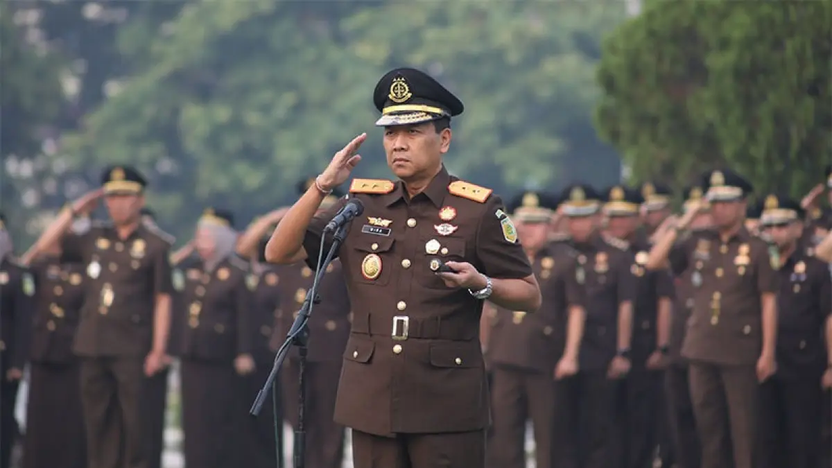 Kajati Riau I Dewa Gede Wirajana memimpin upacara ziarah dan tabur bunga di TMP Kusuma Darma, Kota Pekanbaru, Selasa (1/9/2026). Humas Kejati Riau