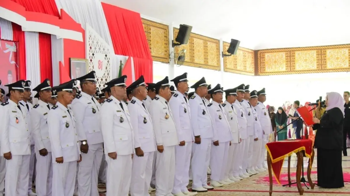 Sebanyak 75 kepala desa yang mendapatkan perpanjangan masa jabatan yang dikukuhkan kembali oleh Bupati Bengkalis Kasmarni di Pendopo Wisma Daerah Sri Mahkota Bengkalis, Selasa (1/9/2026).