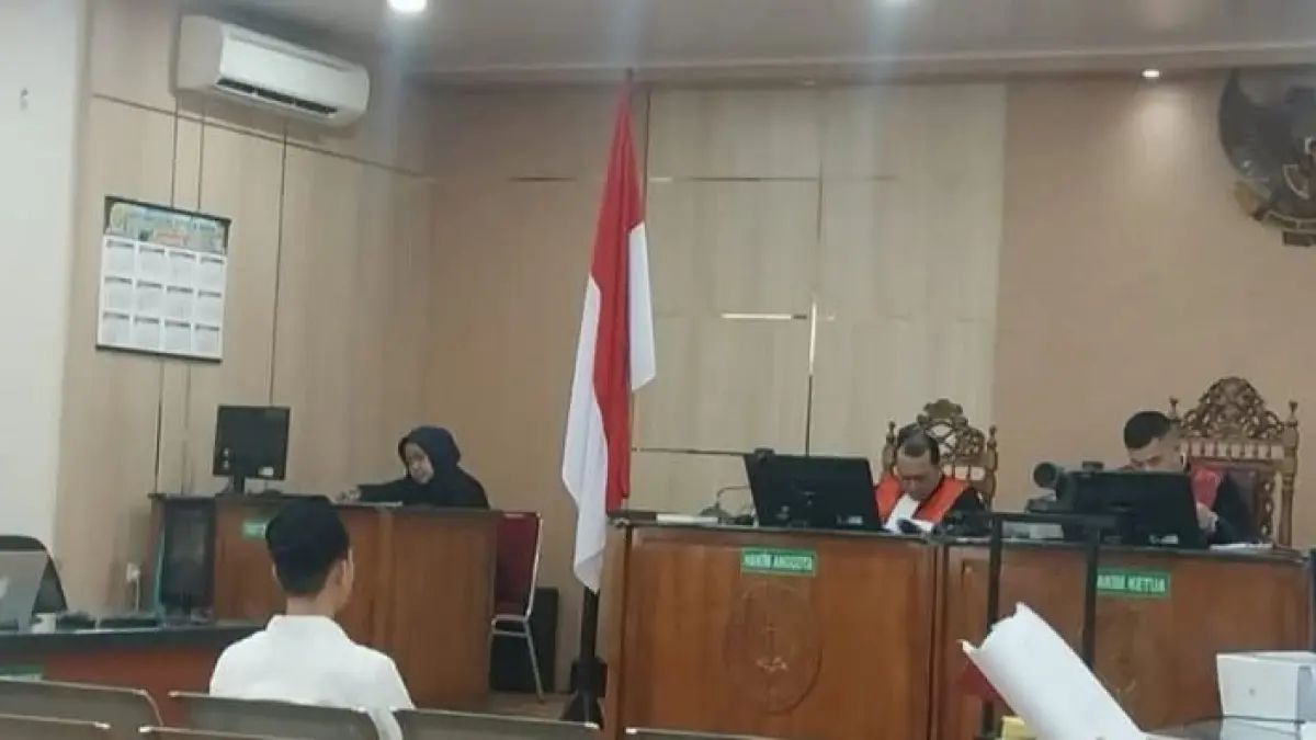 Sidang pembacaan dakwaan terhadap Marjani di Pengadilan Tipikor Pekanbaru, Senin (31/8/2026). (Hendrawan Kariman/Riaupos.co)