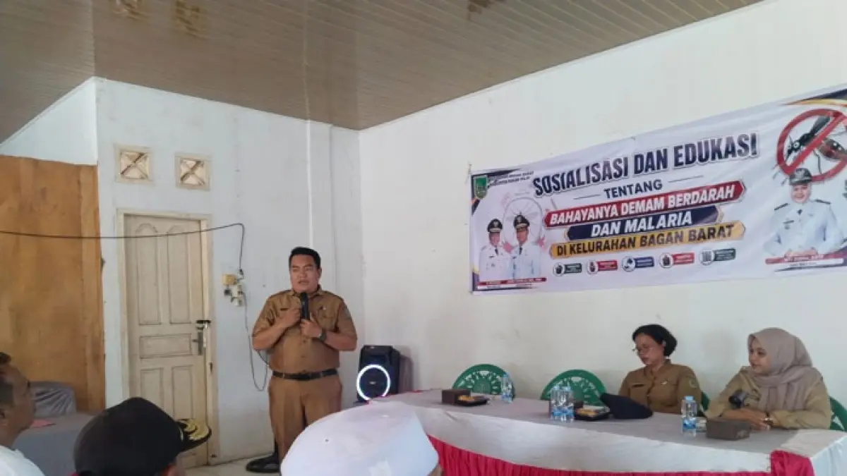 Kapus Bagansiapiapi dr Romy Cahyadi pada kegiatan sosialisasi penanganan malaria/DBD di Bagansiapiapi. (Zulfadhli/Riaupos.co)