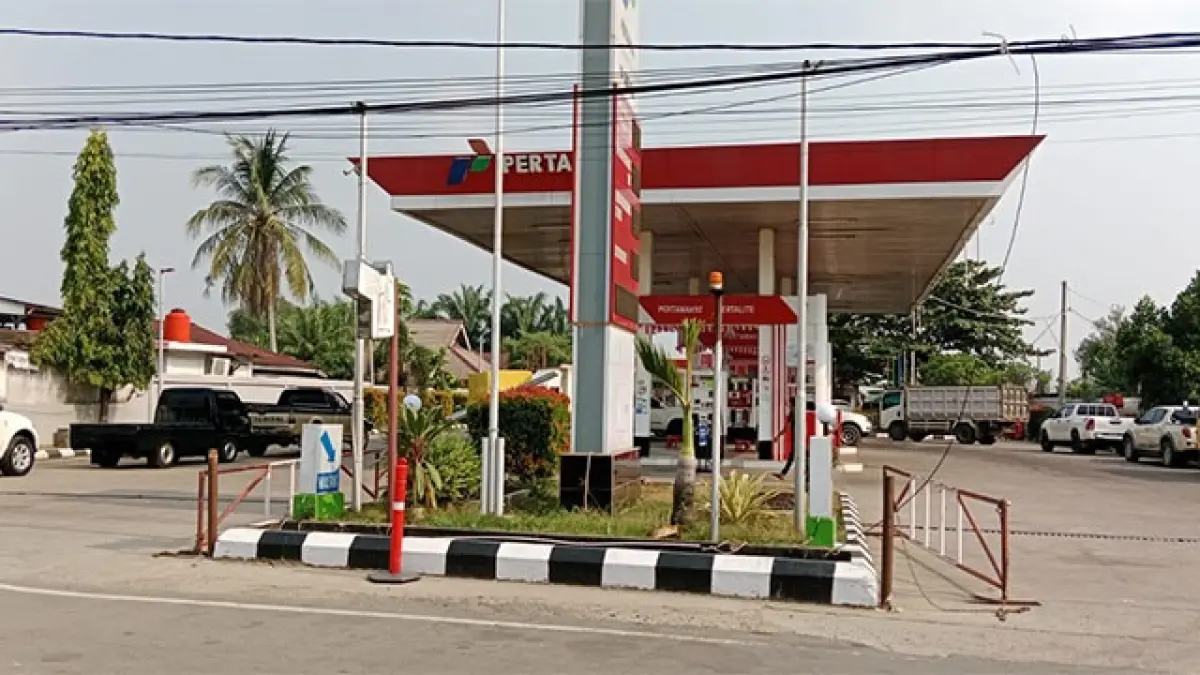 Kondisi antrean kendaraan di SPBU Sungai Jering Kecamatan Kuantan Tengah, Rabu (2/9/2026) siang. Foto Desriandi Candra