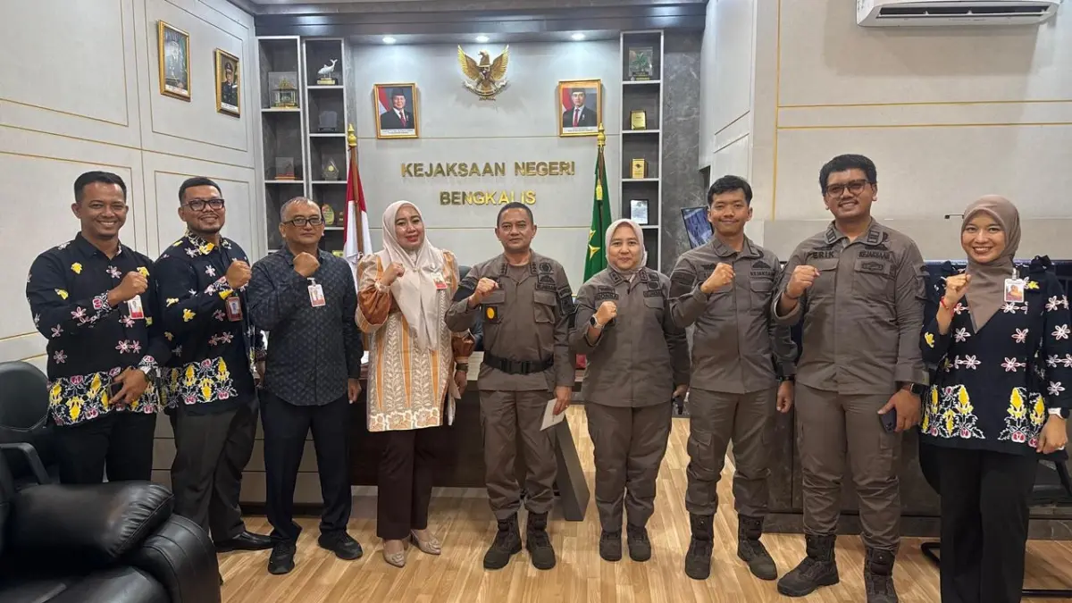 Kunjungan BRK Syariah ke Kejari Bengkalis dalam rangka memperingati Hari Lahir Kejaksaan Republik Indonesia ke-81.