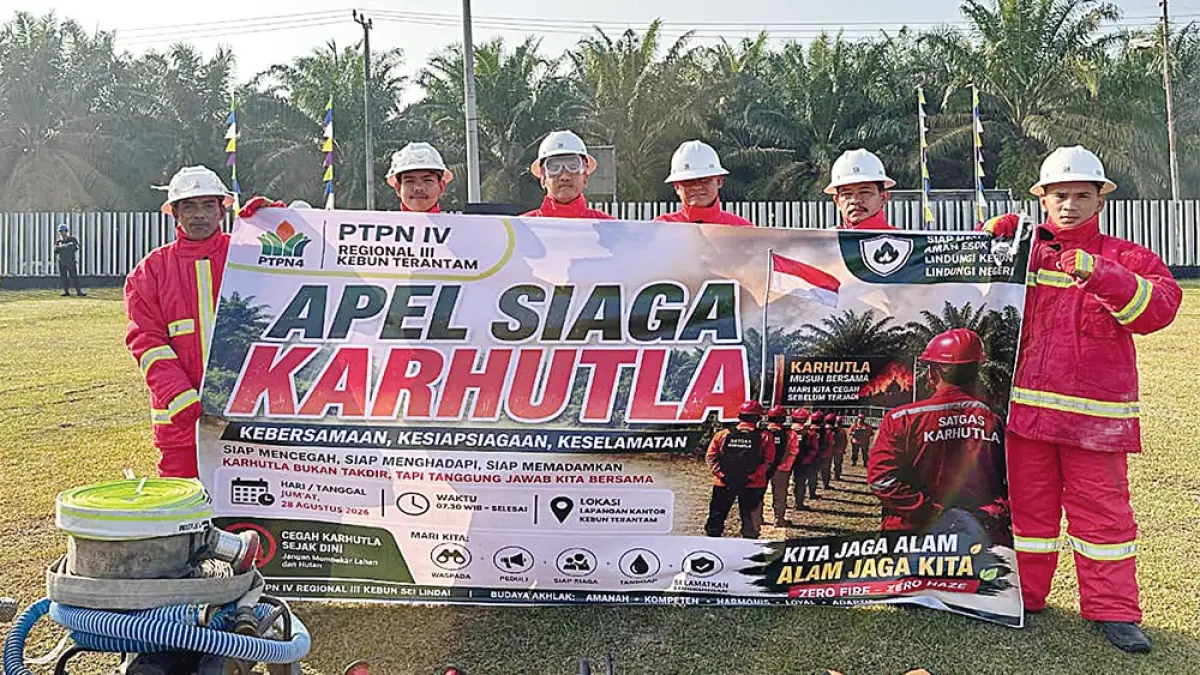Personel regu pemadam kebakaran hutan dan lahan PTPN IB Regional III foto bersama, beberapa waktu lalu. (Humas PTPN IV Regional III untuk riau pos)
