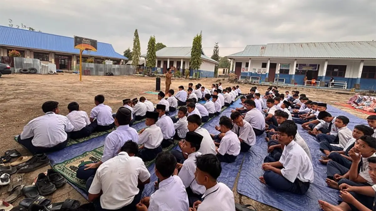 Proses pembelajaran tatap muka pasca BDR di satuan pendidikan dalam wilayah Kecamatan Rengat Barat diawali dengan Salat Istisqa, awal pekan kemarin. Foto : Disdikbud Inhu