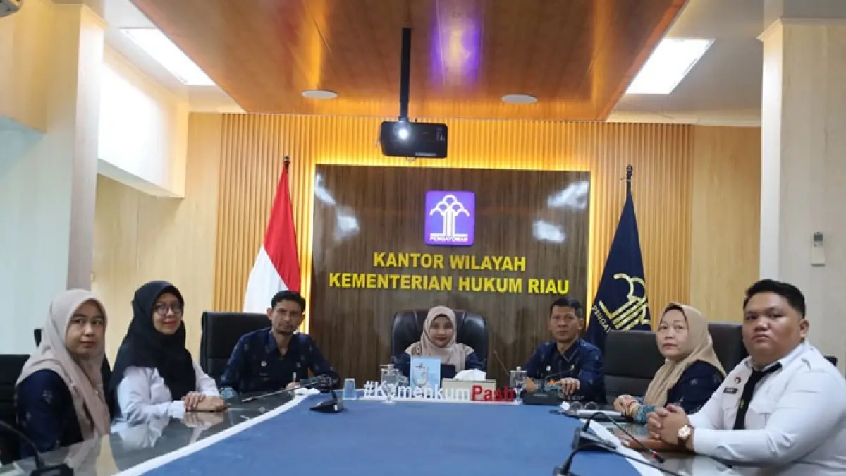 Jajaran pejabat dan pegawai Kanwil Kemenkum Riau mengikuti secara virtual pembukaan Pelatihan Teknis Pembentukan Peraturan Perundang-undangan dan Penyusunan Peraturan Kebijakan Angkatan II Metode Pembelajaran Jarak Jauh, Kamis (3/9/2026). (Humas Kanwil Kemenkum Riau untuk Riaupos.co)