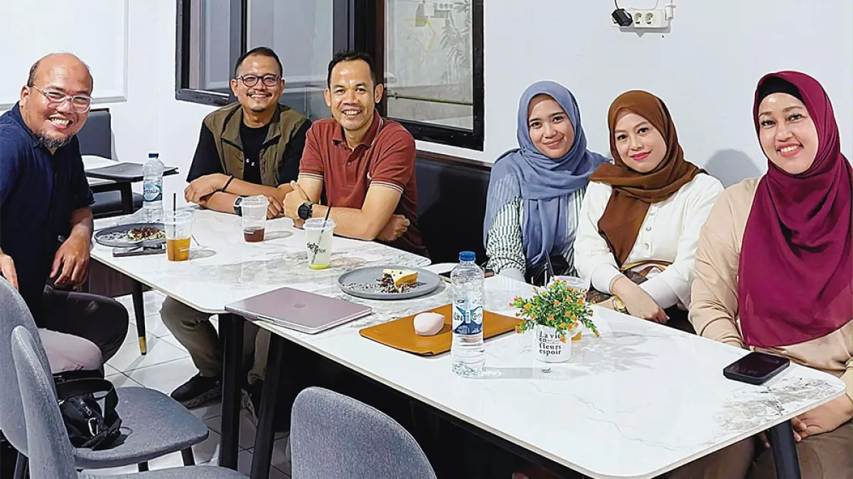 Presiden IMA Chapter Pekanbaru Vera Farnila SE MM, Sekjen Musdalil Amri&nbsp;SSi MM, dan Ketua Panitia IMA Connect Wendy Yolanda Pasaribu foto bersama usai memberikan keterangan, Rabu (2/9/2026). (IMA Chapter Pekanbaru untuk Riau Pos)
