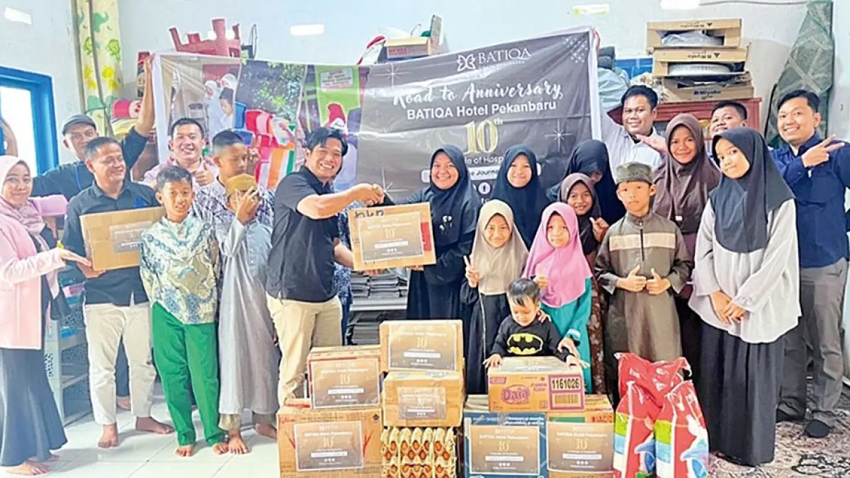 Presiden IMA Chapter Pekanbaru Vera Farnila SE MM, Sekjen Musdalil Amri&nbsp;SSi MM, dan Ketua Panitia IMA Connect Wendy Yolanda Pasaribu foto bersama usai memberikan keterangan, Rabu (2/9/2026). (IMA Chapter Pekanbaru untuk Riau Pos)
