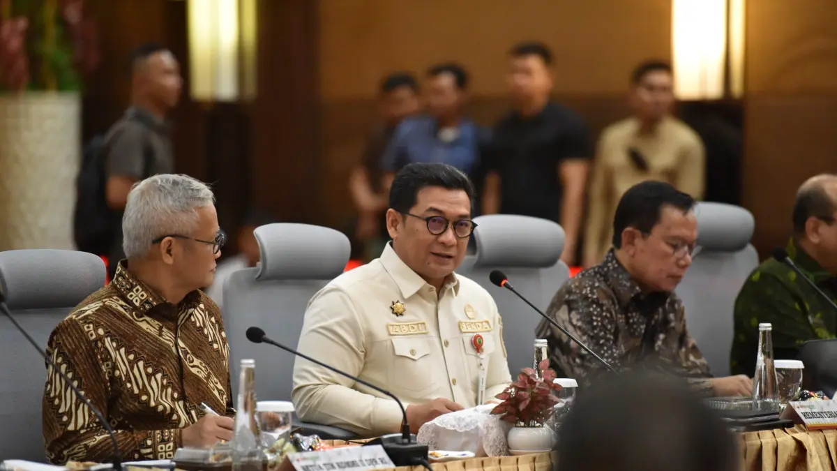 Sekda Provinsi Riau, Syahrial Abdi dalam paparan Pemerintah Provinsi Riau di acara kunjungan kerja spesifik Komisis II DPR RI di Ballroom Menara Dang Merdu BRK Syariah, Rabu 2 September 2026.&nbsp;