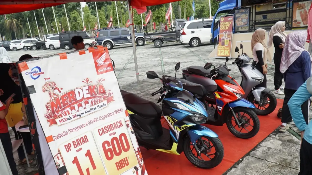Capella Honda turut memeriahkan kegiatan Riau Pos Gowes Merdeka 2026 dengan menghadirkan pameran sepeda motor Honda sekaligus menawarkan berbagai promo menarik di kawasan Gubernur Riau, Ahad (30/8/2026).
