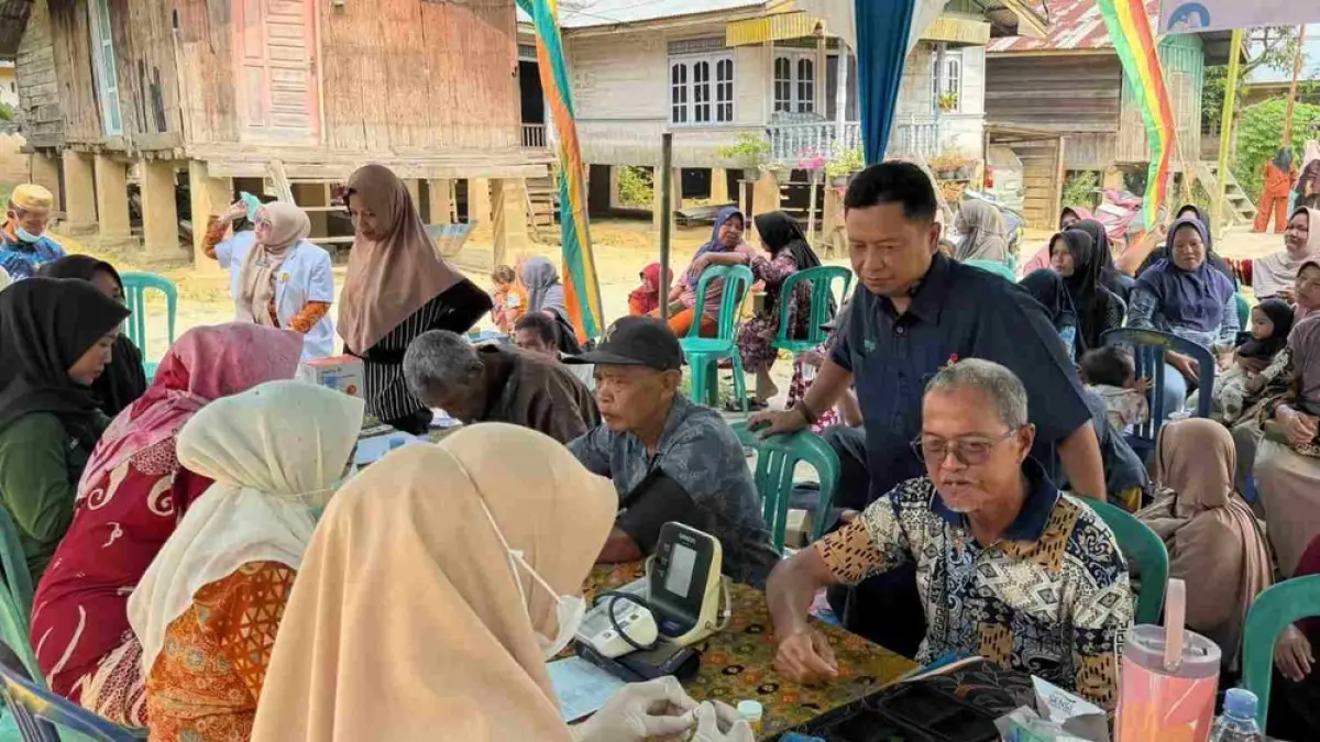 
EMP Bentu Limited menggelar pengobatan massal gratis di Desa Rantau Baru, Pelalawan, sebagai upaya untuk menanggulangi dampak asap akibat karhutla