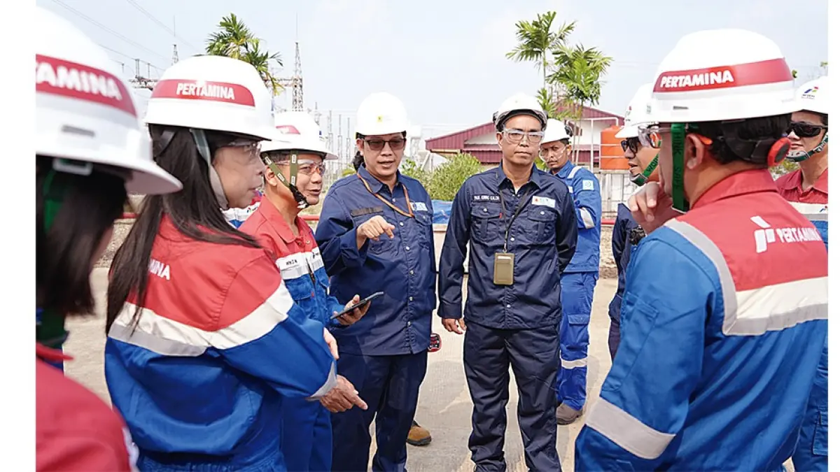 Managing Director Business 2 Danantara Setyanto Hantoro dan Direktur Perencanaan Pengembangan Bisnis PLN Rakhmad Dewanto Haris J saat site visit  ke Pertamina Hulu Rokan (PHR), Riau, Rabu (2/9/2026). (Pt pln (persero) untuk riau pos)

