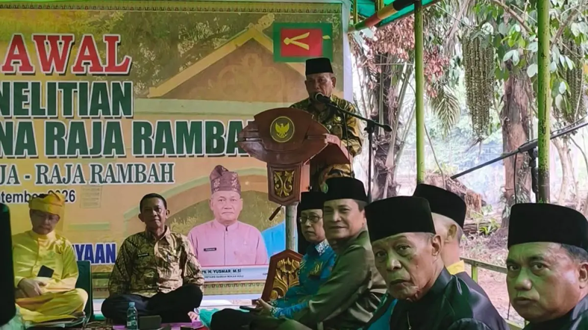 MEMBUKA EKSPOSE: Pj Sekretaris Daerah (Sekda) Rohul Drs H Yusmar MSi membuka ekspose “Kajian Awal/Penelitian Pembangunan Istana Raja Rambah” di Kompleks Makam Raja-Raja Rambah, Kamis (3/9/2026). (Prokopim Setda Rohul untuk Riau Pos)