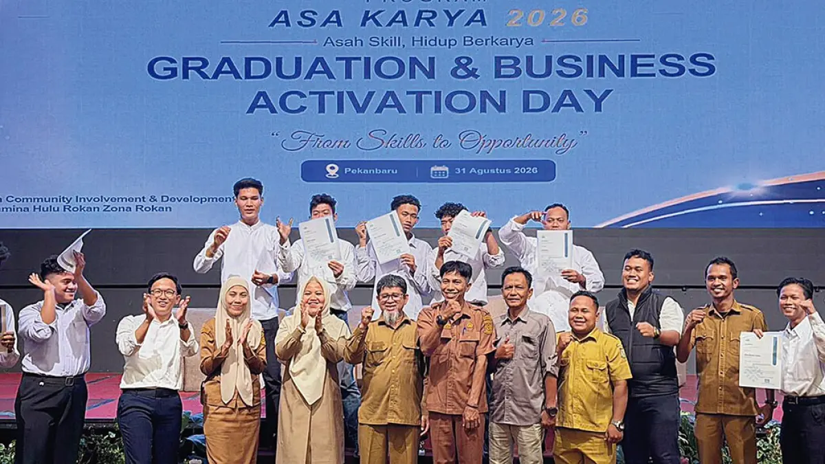 Para penerima Program Vokasi Nonmigas PHR foto bersama usai menerima sertifikat teknisi AC, baru-baru ini.(PHR untuk Riau Pos)
