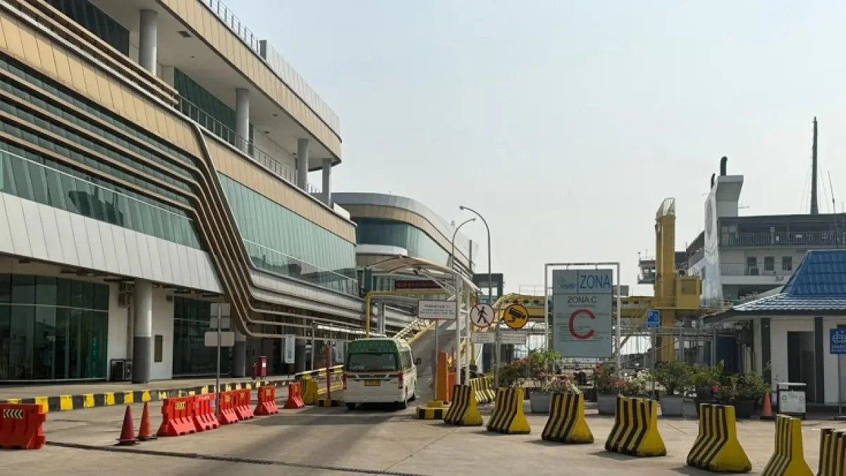Aktivitas bongkar muat kendaraan di Pelabuhan Bakauheni, Lampung Selatan, terpantau normal, Sabtu (5/9/2026).(Istimewa)