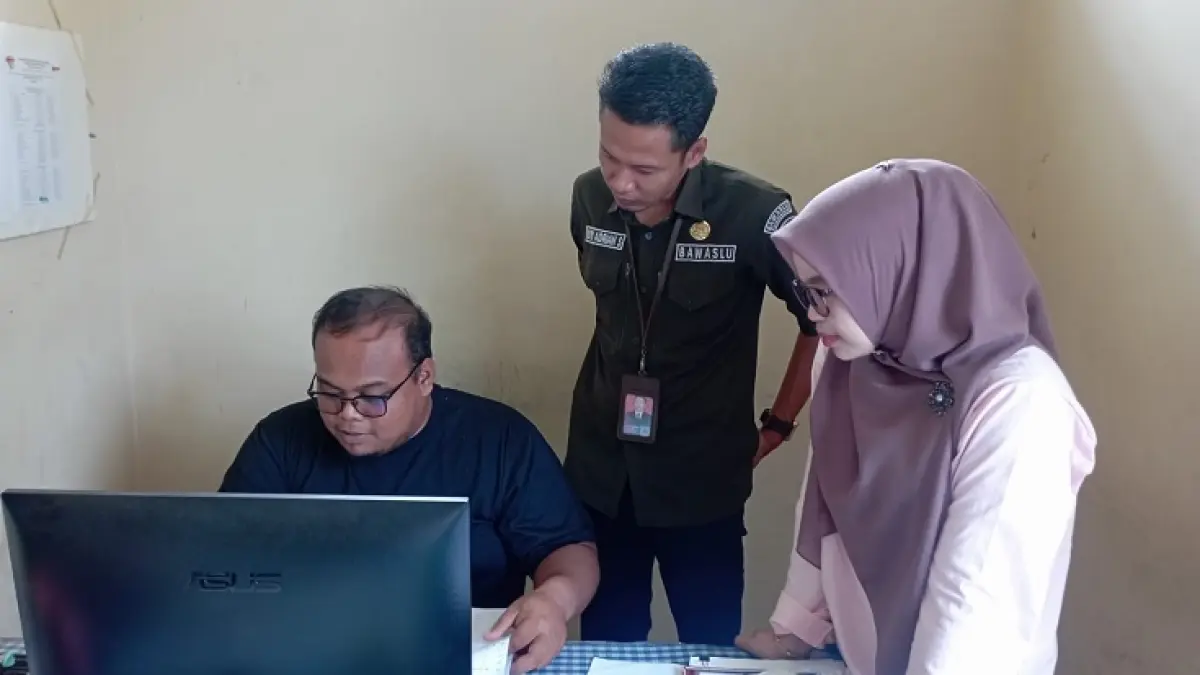 Bawaslu Kabupaten Kuansing melakukan uji petik PDPB 2026 di Desa Jake Kecamatan Kuantan Tengah, Kamis (3/9/2026). (Bawaslu Kuansing)