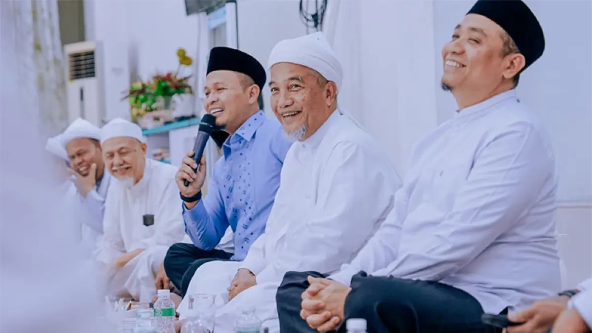 Wako Agung Nugroho didampingi Wawako H Markarius Anwar bersilaturahmi ke Pondok Pesantren Babussalam, Jumat (4/9/2026) disambut Tuan Guru Syekh H Ismail Royan. (ISTIMEWA)