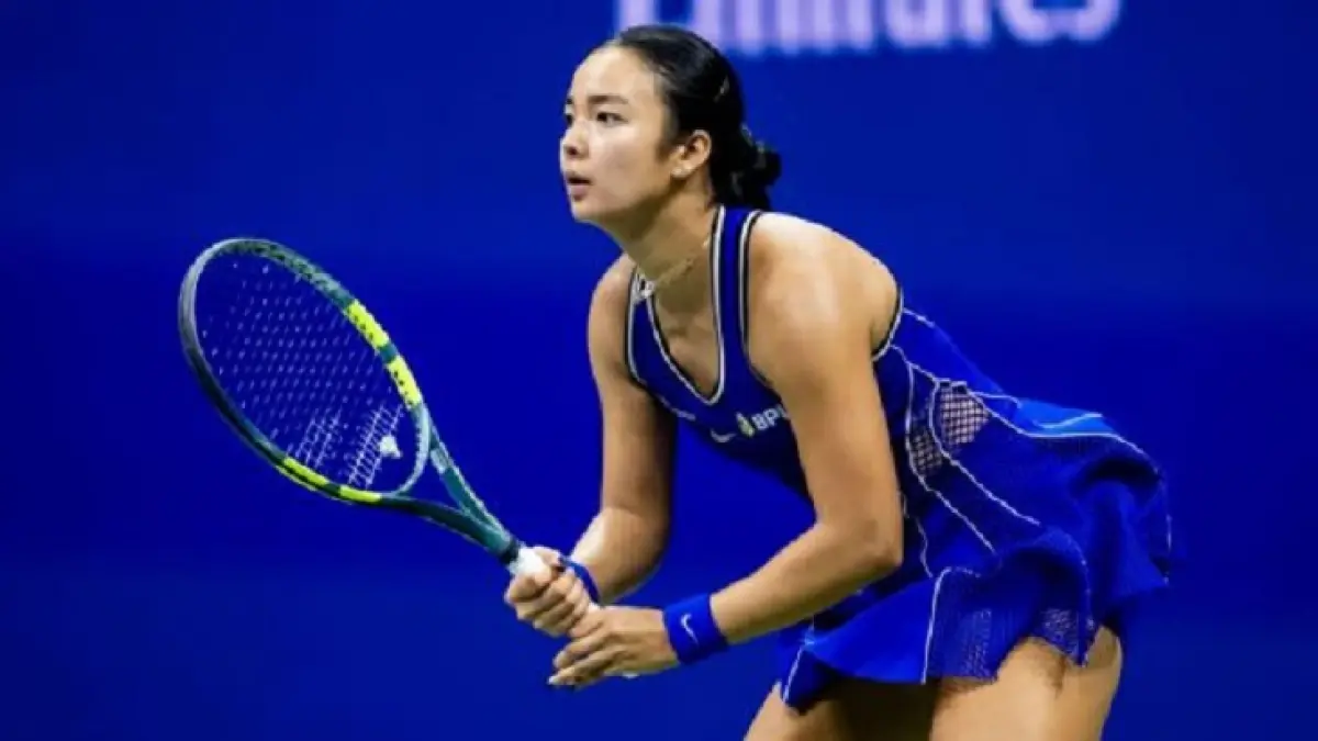 Petenis Filipina Alex Eala terlibat pertandingan seru tiga set dengan petenis Amerika berusia 18 tahun Iva Jpvic dan dia harus tersingkir di babak ketiga US Open. (Robert Prange/Getty Images)