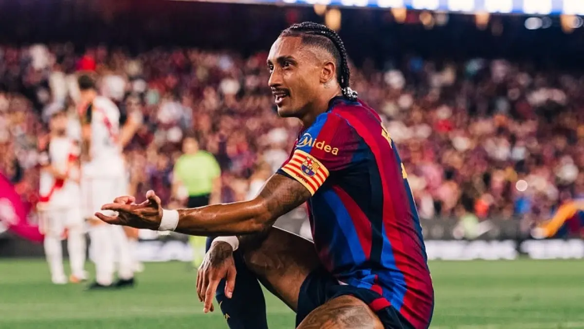 Raphinha adalah pemain Brasil pertama yang diangkat menjadi kapten Barcelona. (Instagram @raphinha)
