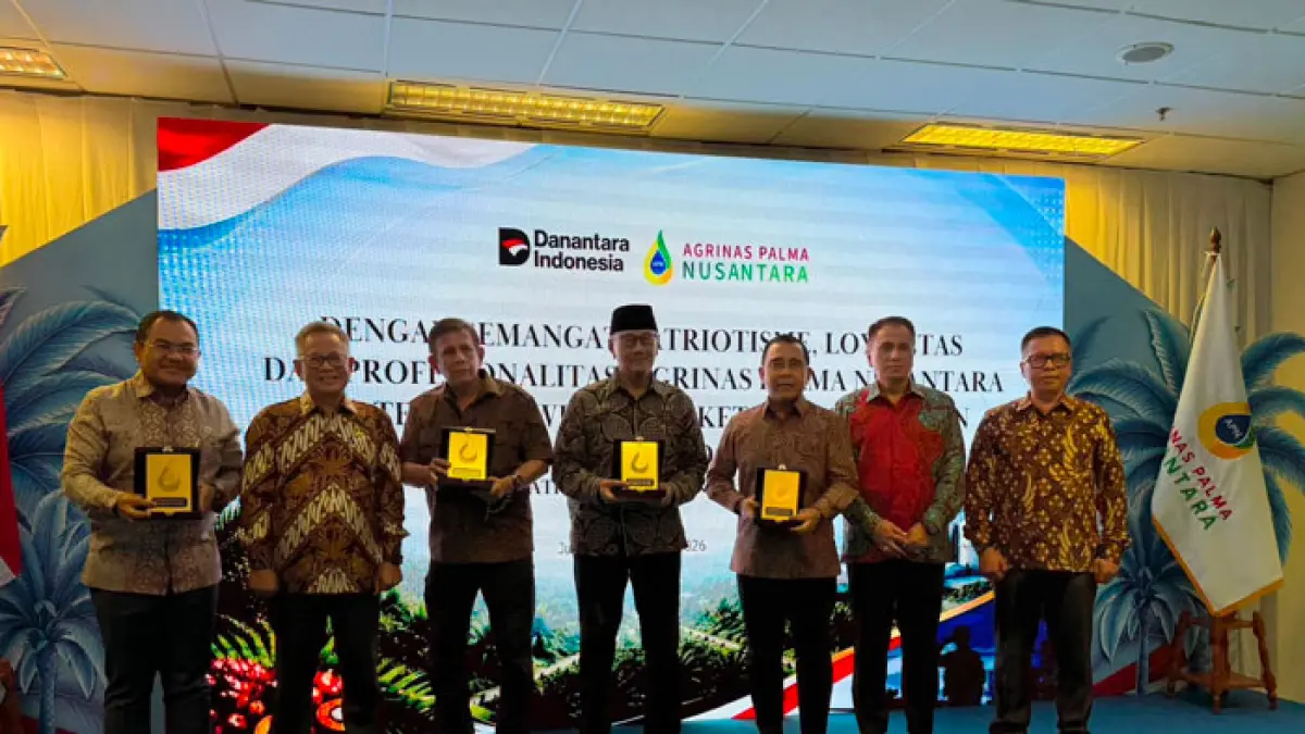 Utusan Khusus Presiden RI untuk Danantara Mayjen TNI (Purn.) Zacky Anwar Makarim foto bersama para purnawirawan Tentara Nasional Indonesia (TNI) yang bertugas di lingkungan Agrinas Palma Nusantara, Ahad (6/9/2026). (Agrinas untuk Riaupos.co)