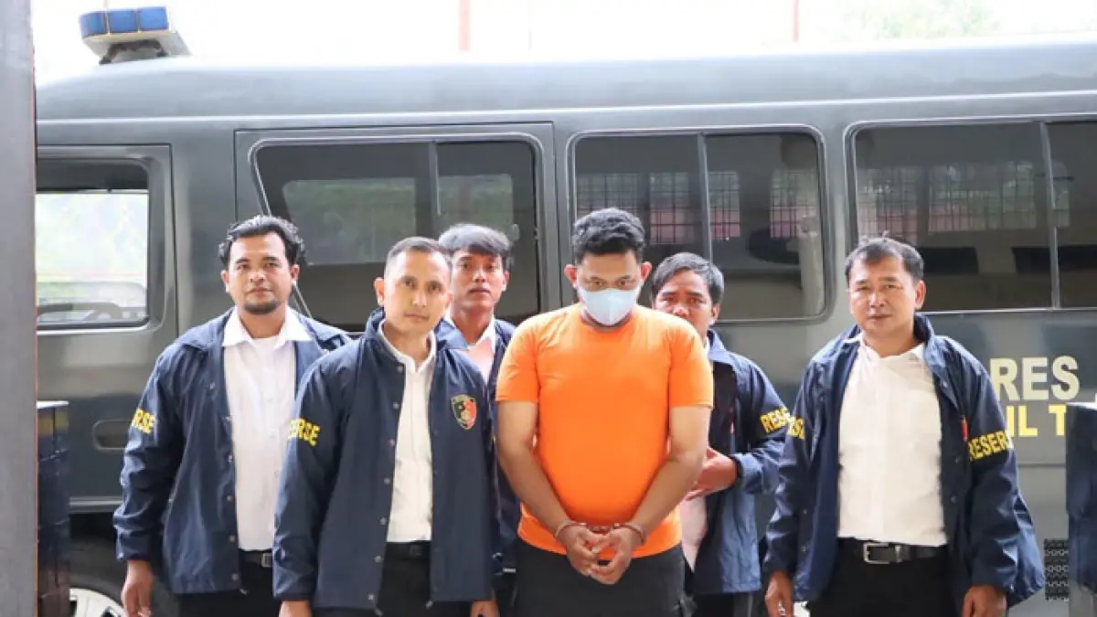 Tersangka Mail saat diamankan di Mapolres Rohil. (Humas Polres Rohil)