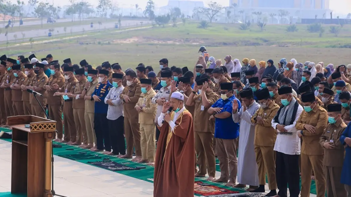 Pemko Pekanbaru kembali menggelar Salat Istisqa di Masjid Agung Al Firdaus, Komplek Perkantoran Tenayan Raya. (Istimewa)