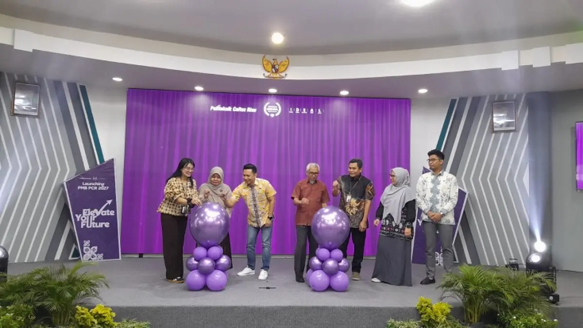 Direktur PCR Dr Erwin Setyo Nugroho ST MEng, Ketua Umum Yayasan Politeknik Chevron Riau Ir Akson Brahmantyo, panitia melaunching penerimaan mahasiswa baru (PMB) PCR 2027 di auditorium PCR, Rabu (9/9/2026).(PCR Untuk Riaupos.co)