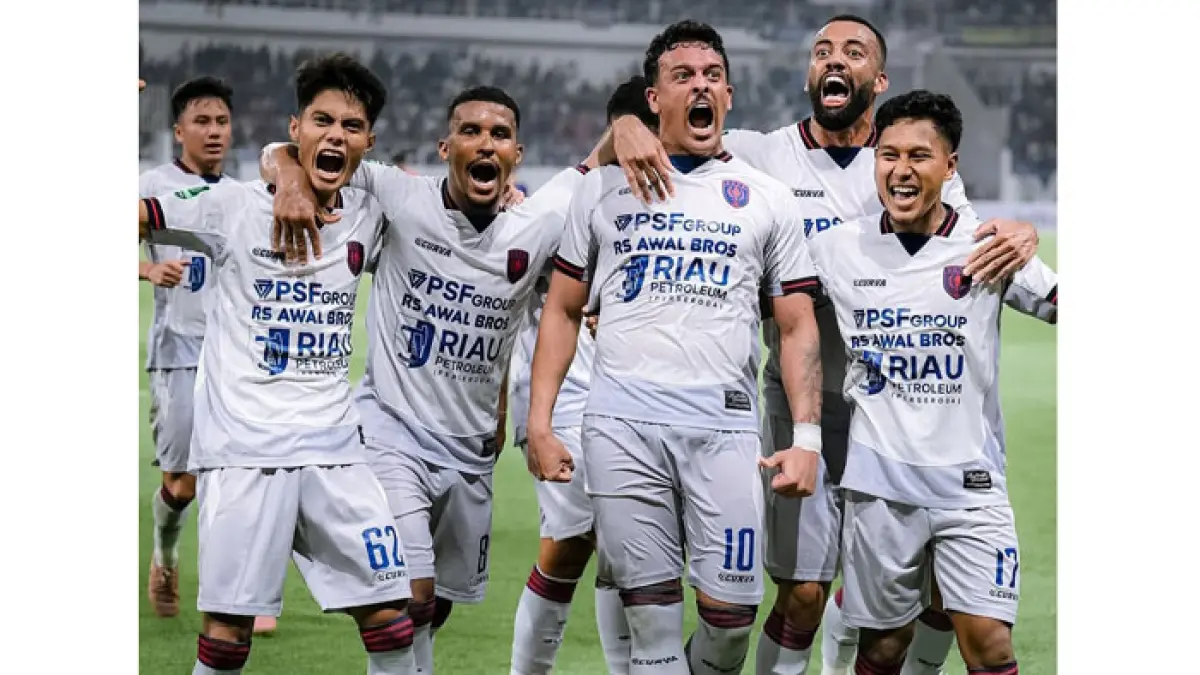Selebrasi skuad PSPS Pekanbaru usai mencetak gol pada babak pertama. (PSPS Pekanbaru untuk Riaupos.co)