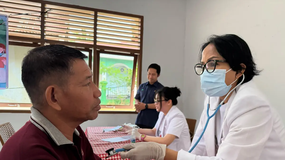 EMP Bentu - Korinci Baru Limited menggelar pengobatan massal gratis di Desa Buluh Nipis, Siak Hulu, Kabupaten Kampar