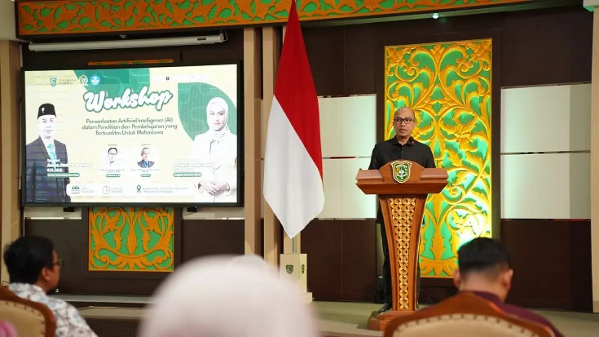 Rektor UIR Assoc Prof Admiral saat menyampaikan sambutan. (Humas UIR)
