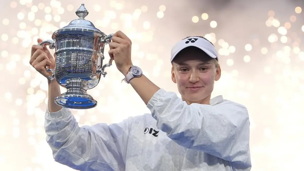 Elena Rybakina memenangkan gelar US Open pertamanya setelah mengalahkan juara bertahan Aryna Sabalenka dalam laga tiga set di partai final. (Instagram @usopen).