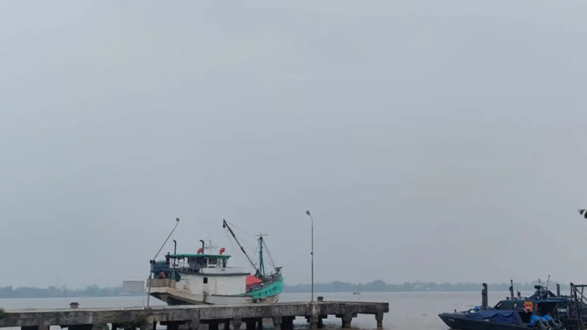 Asap pekat menutup langit Kota Tembilahan, ISPU di Inhil Berada diangka 140 dengan Kategori Tidak Sehat, Senin (14/9/2026). (Istimewa)