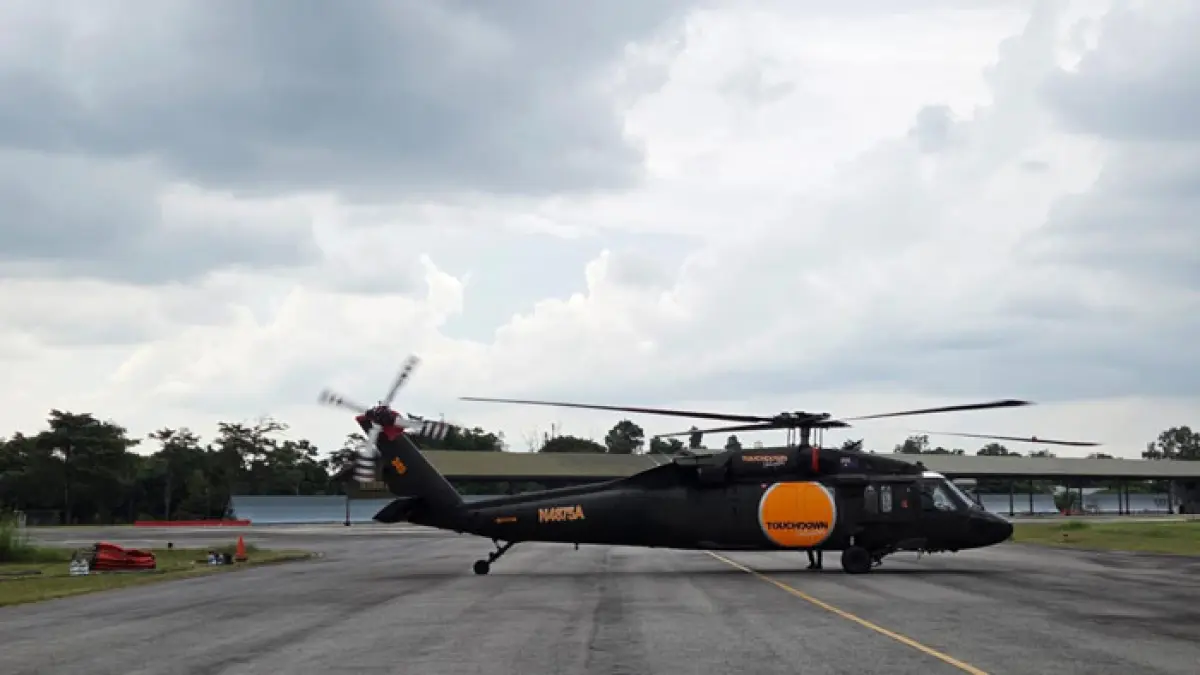 Helikopter water bombing bantuan pemerintah pusat saat berada di Bandara SSK II Pekanbaru. (Istimewa)