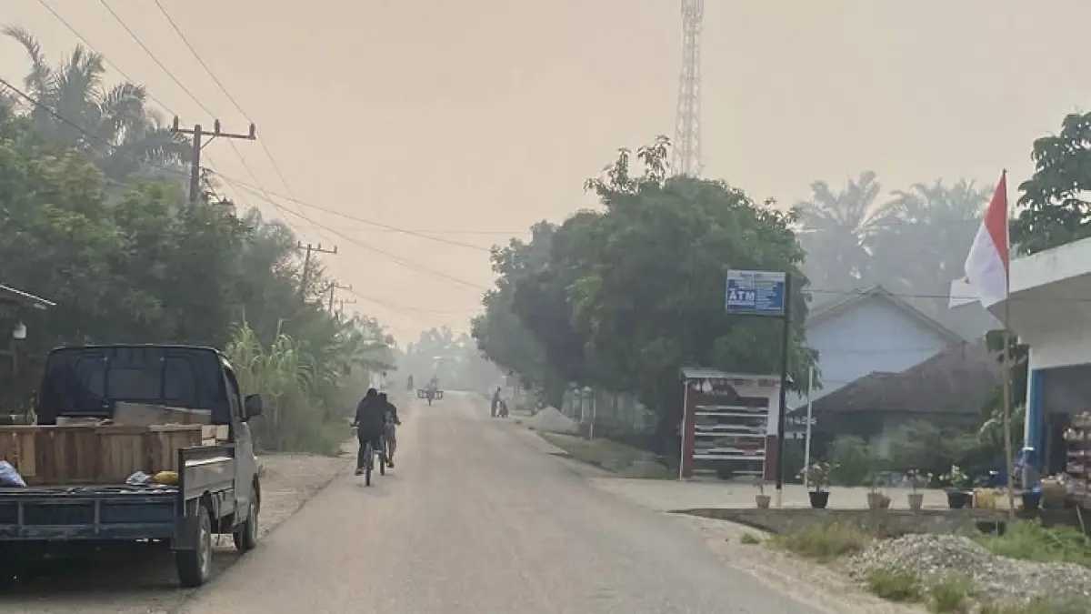 Kondisi kabut asap tebal kembali menyelimuti sejumlah kecamatan di Kabupaten Rohul, Senin (14/9/2026) pagi. (Engki Prima Putra/Riaupos.co)