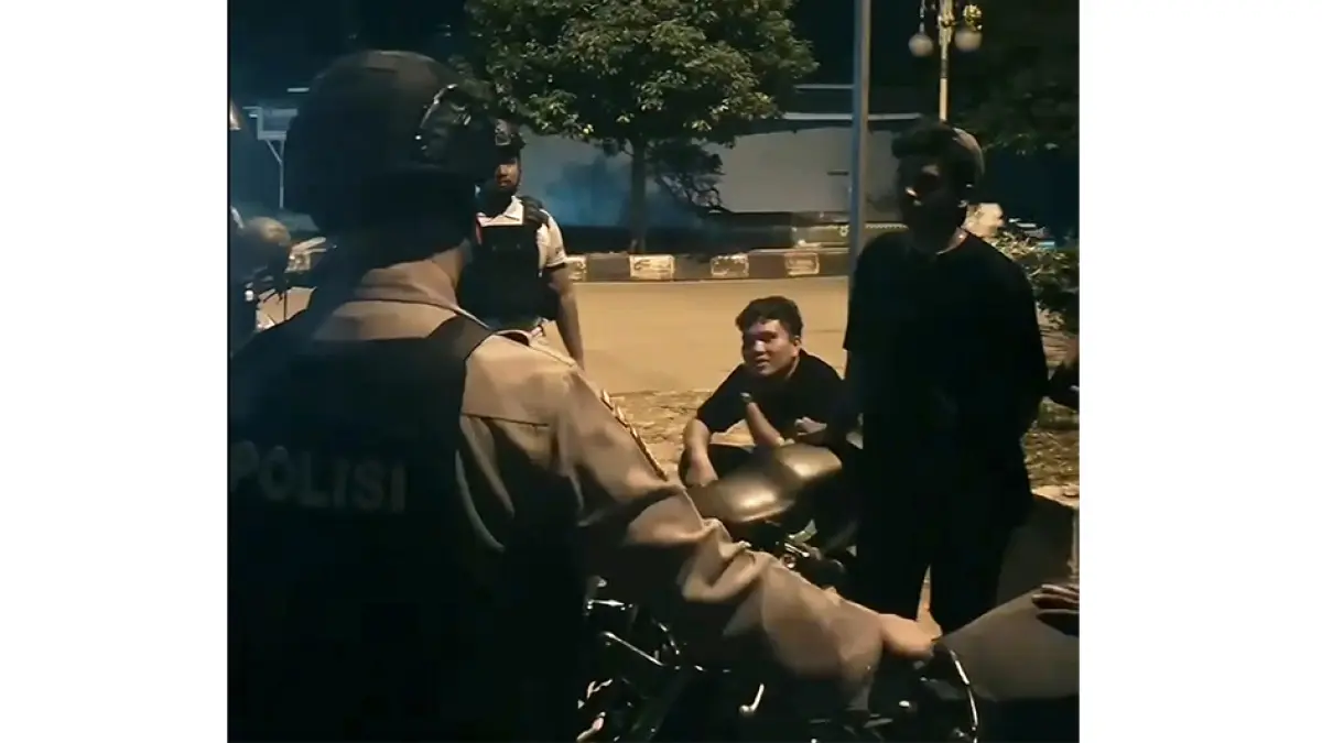 PATROLI: Personel Satpol PP dan Tim Raga Polres Rohul meningkatkan patroli malam di pusat-pusat keramaian, Ahad (13/9/2026) dini hari.(Satpol PP dan Damkar Rohul untuk Riau Pos)