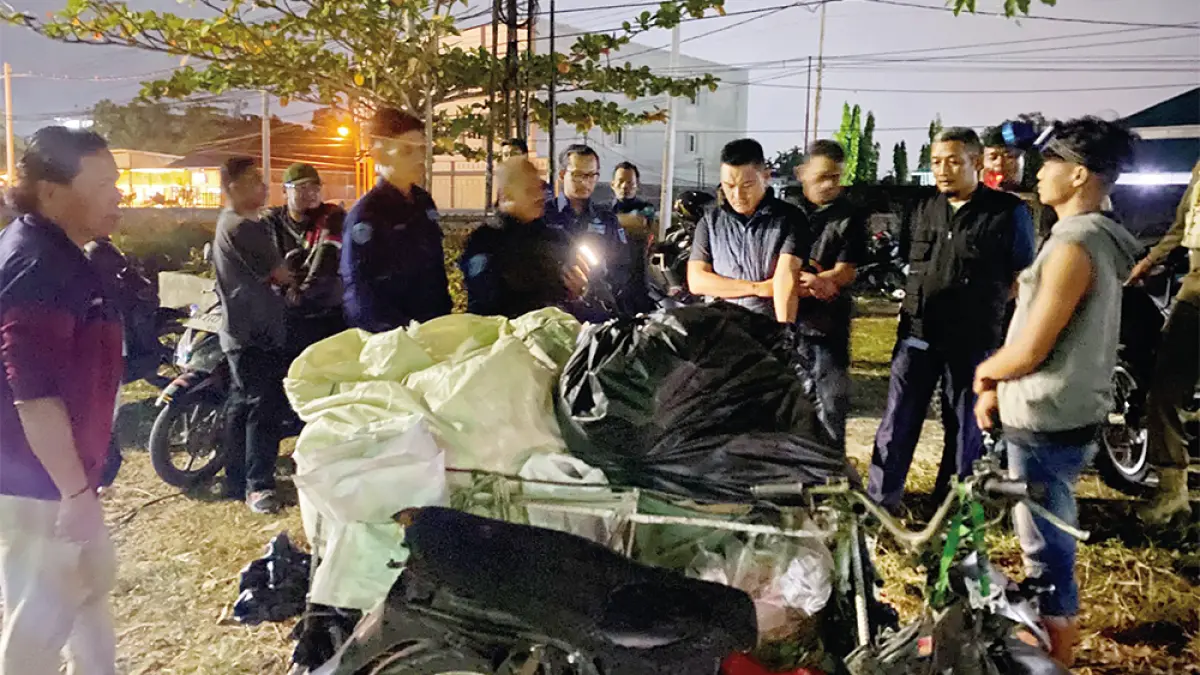 RAZIA: Tim DLHK Pekanbaru melakukan razia aktivitas pembuangan sampah, Jumat  (11/9/2026). (dlhk pekanbaru untuk riau pos)