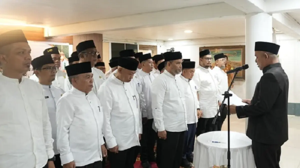 Bupati Inhil Herman melantik dan mengambil sumpah jabatan pengurus LPTQ Inhil di Tembilahan, Selasa (15/9/2026).(Diskominfo Inhil)