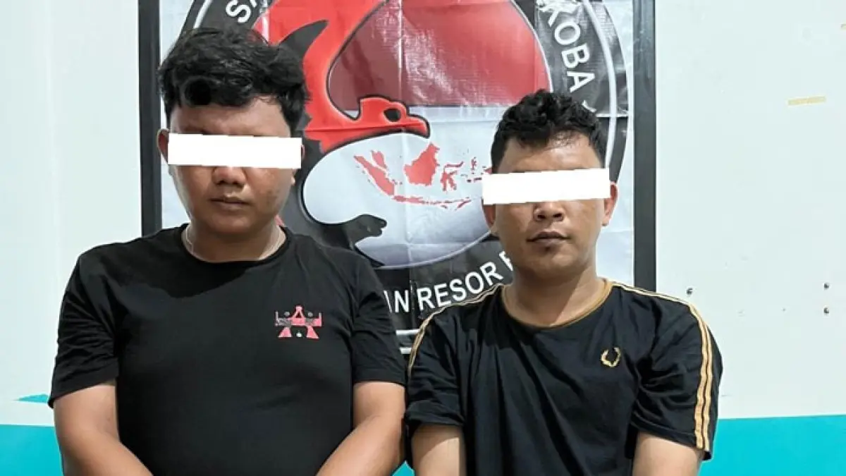Dua tersangka bersama barang bukti sabu diamankan di Mapolres Bengkalis, Selasa (15/9/2026). (Istimewa)