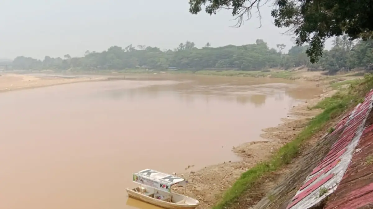 Sungai Kuantan dilihat dari Tepian Narosa Teluk Kuantan, Senin (14/9/2026). (Desriandi Candra/Riaupos.co)