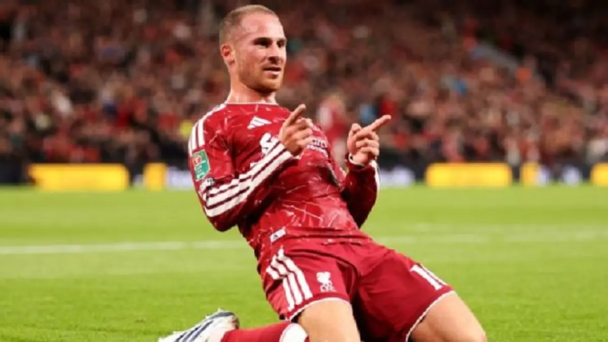 Alexis Mac Allister sedang mengalami peningkatan performa yang dramatis setelah musim 2024-25 yang mengecewakan. (Liverpool FC via Getty Images)