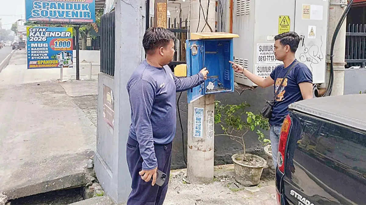 PANEL HILANG: Petugas Dishub Pekanbaru mendapati panel PJU di Jalan KH Ahmad Dahlan, Kecamatan Sukajadi hilang dicuri, Selasa (15/9/2026).(Dishub Pekanbaru untuk riau pos)