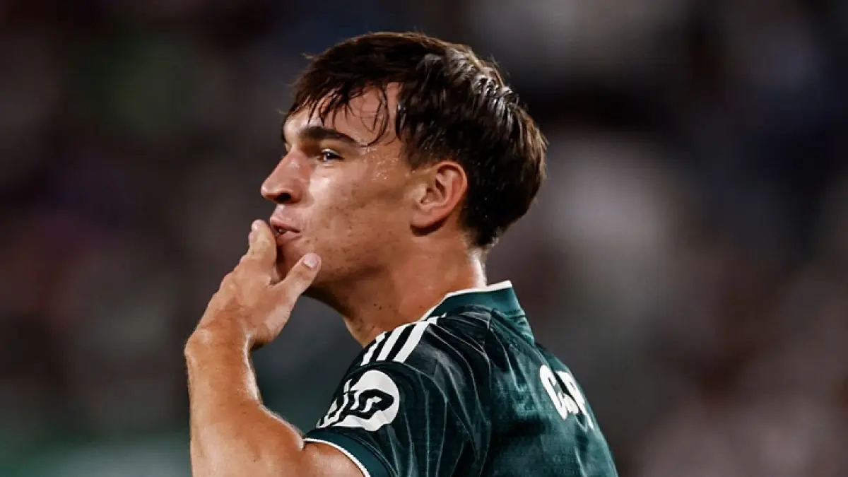 Pemain pengganti Carlos Espí mencetak gol kemenangan Real Madrid di menit ke-91 untuk mengalahkan tuan rumah Elche 3-1. (Instagram @realmadrid)
