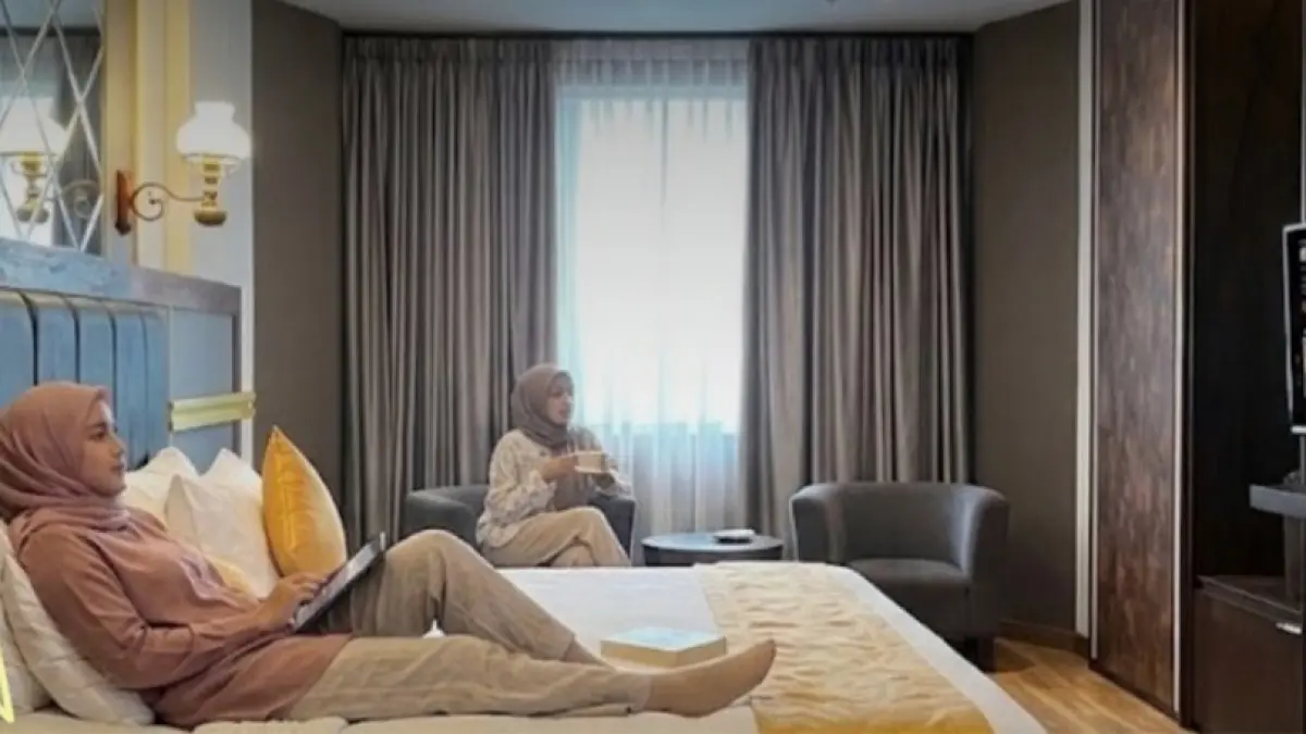 Tamu bersantai saat menikmati momen staycation di Mutiara Merdeka Hotel Pekanbaru, Selasa (15/9/2026). (MUTIARA MERDEKA HOTEL UNTUK RIAU POS)