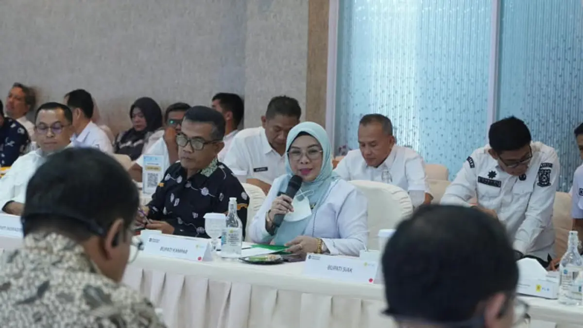 Wabup Kampar Misharti menghadiri rapat sinkronisasi usulan lokasi program listrik perdesaan (Lisdes) bersama PT PLN (Persero) UID Riau dan Kepulauan Riau di Pekanbaru, Rabu (16/9/2026). (Diskominfo Kampar untuk Riaupos.co)