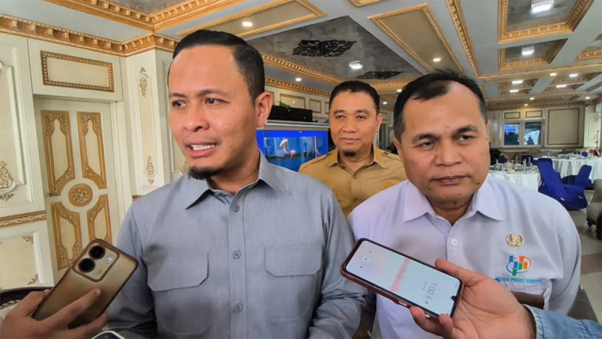 Wako Pekanbaru Agung Nugroho didampingi Wawako Markarius Anwar bersama Kepala BPS Guswandi di sela-sela &nbsp;Sosialisasi Produk Hukum di Pekanbaru, Selasa (15/9/2026). (M ALI NURMAN)