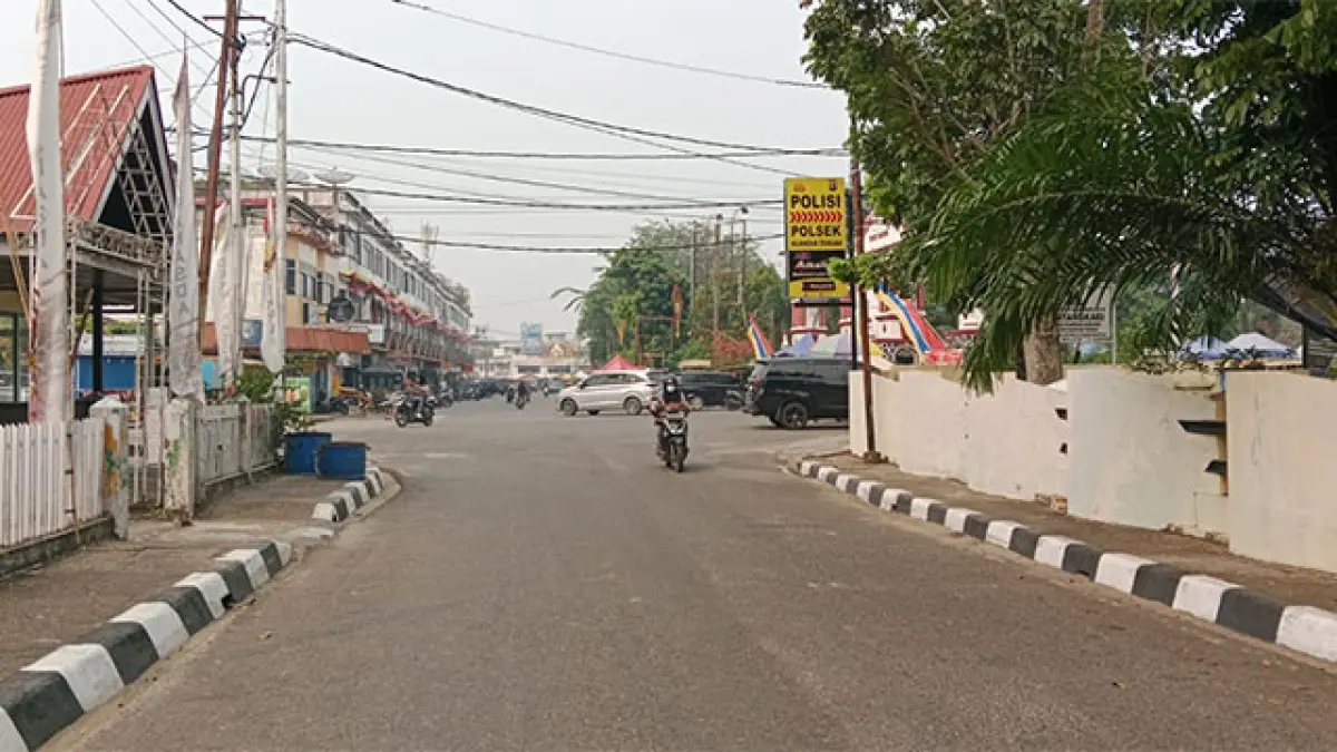 Teluk Kuantan semakin pekat di selimuti asap, Kamis (17/8/2026). Foto Desriandi Candra
