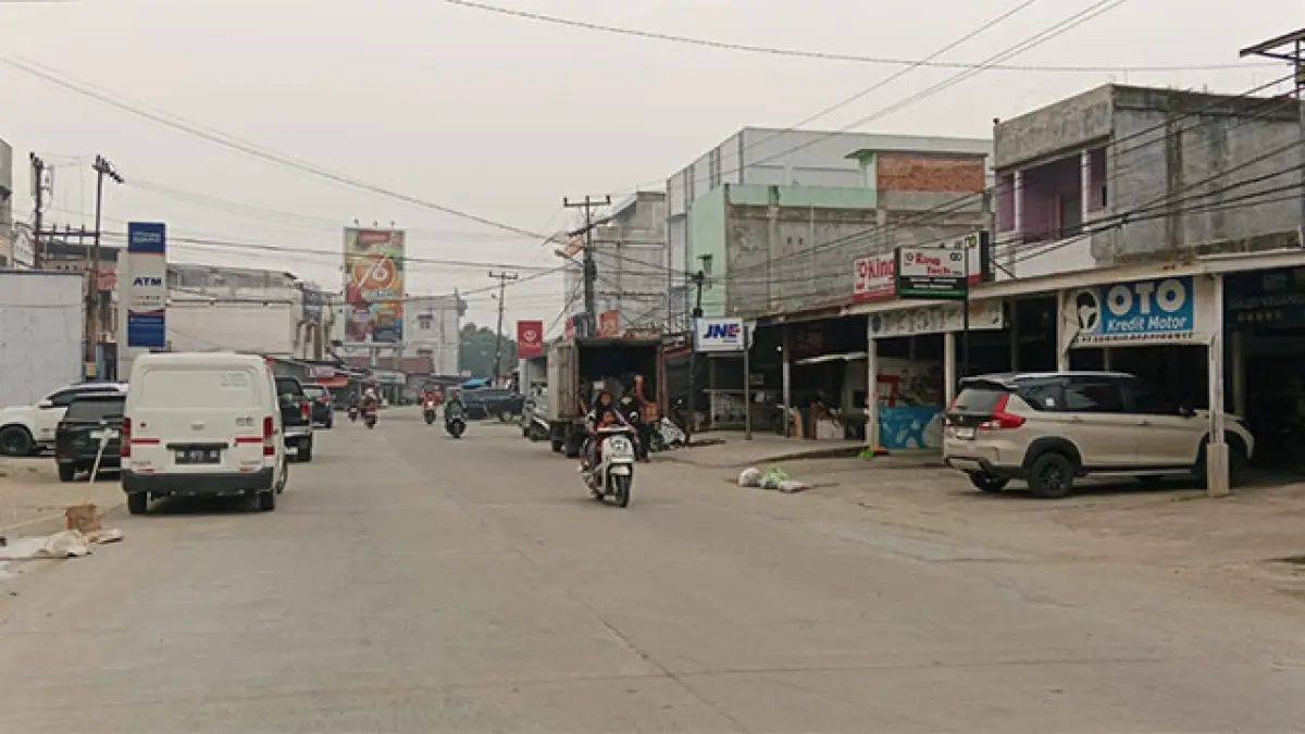 Kondisi Teluk Kuantan pada Jumat (18/9/2026) pagi masih diselimuti asap. Kualitas udara di level tidak sehat. Foto Desriandi Candra