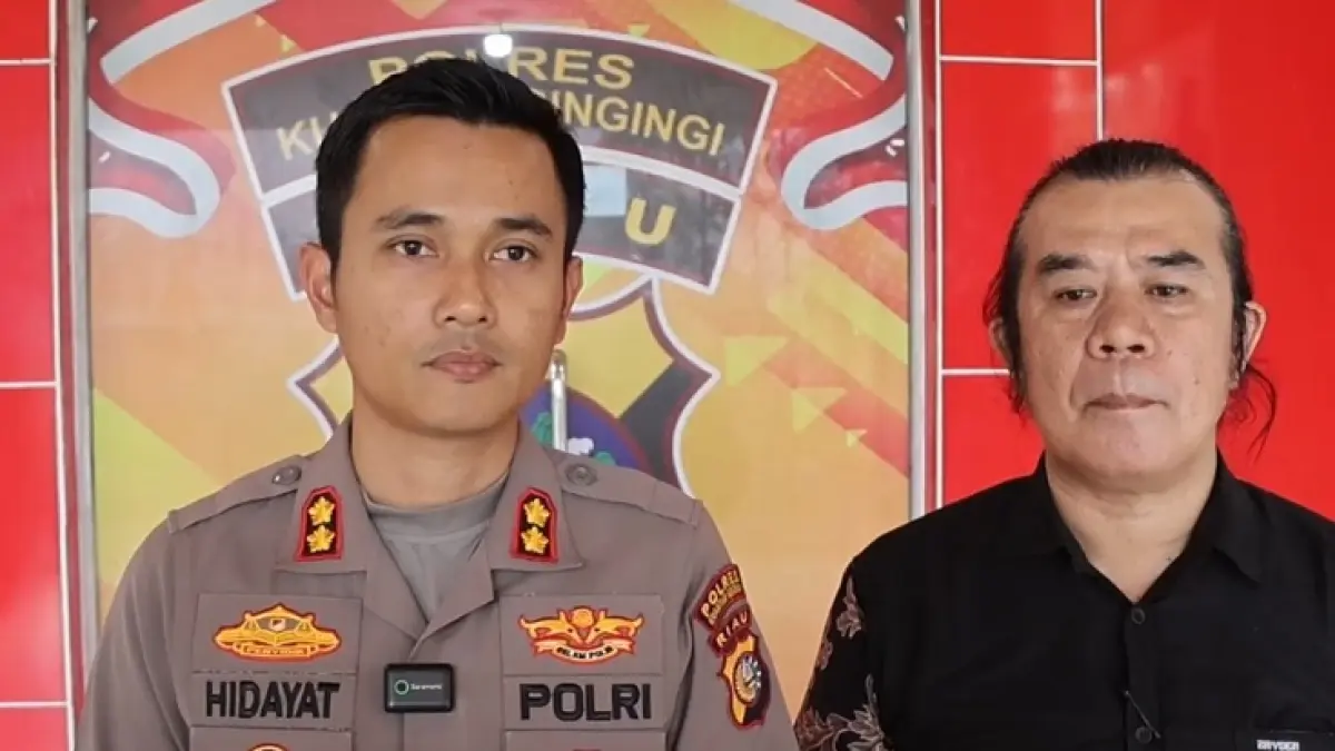 Kapolres Kuansing AKBP Hidayat Perdana SH SIK MH didampingi Kasi Humas Polres Kuansing Iptu Romlan.(Polres Kuansing)