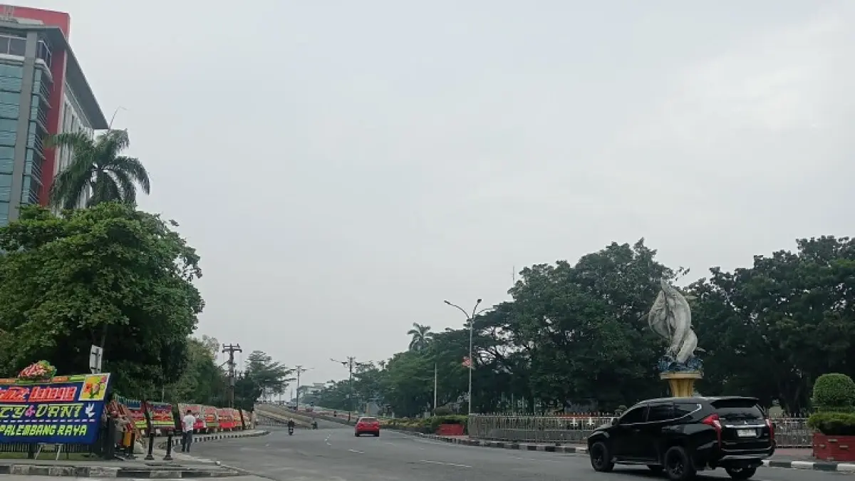 Kualitas Udara di Pekanbaru mulai membaik parcadiguyur hujan ringan hingga sedang. (Prapti Dwi Lestari/Riaupos.co)